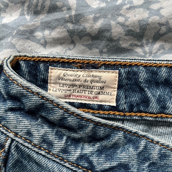 Levi’s Low Loose Jeans - Picture 4 of 7